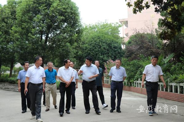 省教育厅调研安庆市中等职业教育.jpg